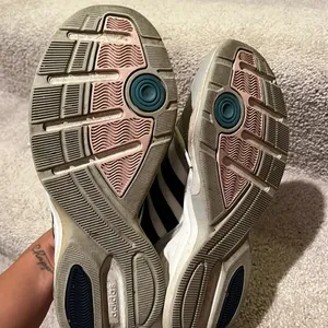 Adidas sneakers women’s 8.5 thumbnail 8