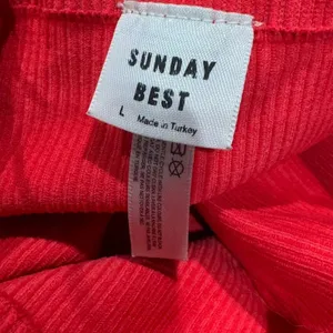 Aritzia Sunday Best Red Strappy Cropped Tank Top Women’s Large thumbnail 2