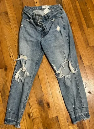 Abercrombie High-Rise Mom Jeans thumbnail 1