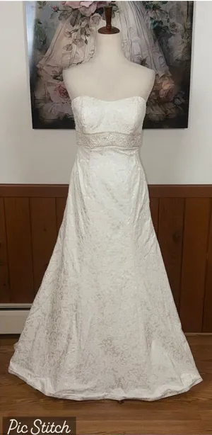 Beautiful Oleg Cassini Strapless Brocade Wedding Gown thumbnail 1