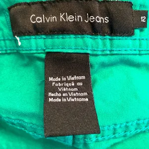Calvin Klein Jeans|| Green skinny crop jeans. See measurements in pictures. thumbnail 8
