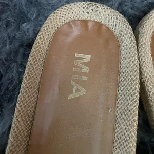 Mia slide size 9 yellow thumbnail 3