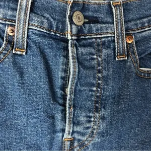 Levi's Wedgie‎ Skinny Dark Blue Wash Button Fly Raw Hem Jeans 26 thumbnail 4