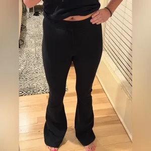 Offline by Aerie black flare leggings! Size Small! thumbnail 3