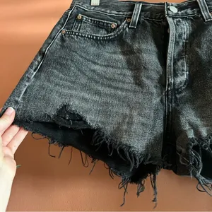 Denim Forum Aritzia The Ex Boyfriend Short Distressed Black 100%‎ Cotton Size 26 thumbnail 2