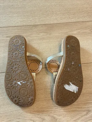 Ugg Women’s Ayden II Leather Gold Thong Sandal Slip On Size 7.5 thumbnail 7