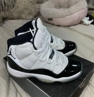 Air Jordan 11s thumbnail 2