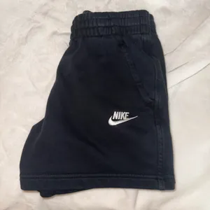 Black Nike sweat shorts thumbnail 4