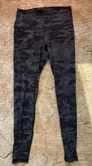 Lululemon Dark Camo High Rise Leggings Size 8 Black Gray thumbnail 1