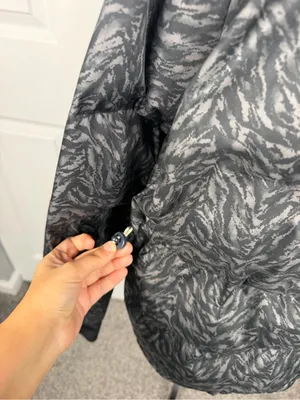Varley Granville Animal Print Puffer Jacket NWOT $320 thumbnail 9