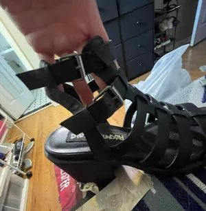 Dirty Laundry Black Platform Sandals thumbnail 4