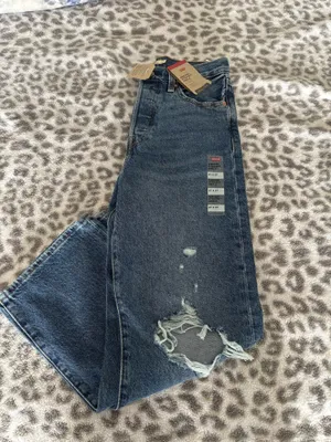 Levi’s Ribcage Straight Ankle Jeans thumbnail 2