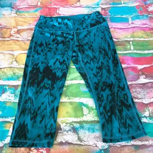 Z by Zella Womens Leggings Sz S Ikat Print Teal‎ Black Tie Dye Look Capri Length thumbnail 4