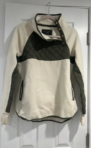 Abercrombie Ivory & Olive Fleece thumbnail 1