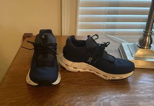 On Cloud Shoes thumbnail 2