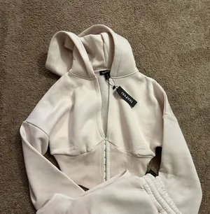 Boohoo Cream Sweatshirt thumbnail 4