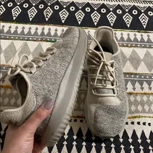 Adidas EUC   thumbnail 2
