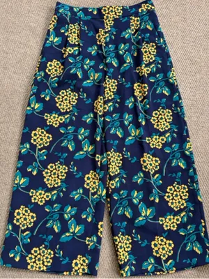 Like New J. Crew Floral Cropped Wide Leg Pants Size Small thumbnail 2