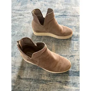 Steve Madden Beige Winni Suede Wedge Sneakers Size 8 thumbnail 2