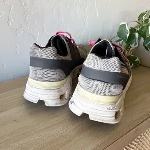 On Running | Cloudswift 3 Mesh Running Sneakers in Grey Pink size 8‎ thumbnail 4