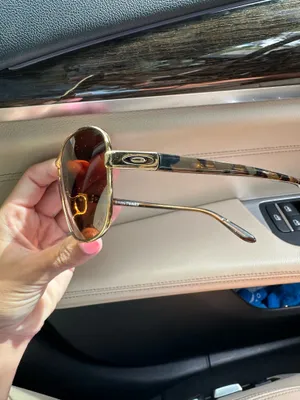 Women’s Oakley Sunglasses thumbnail 7
