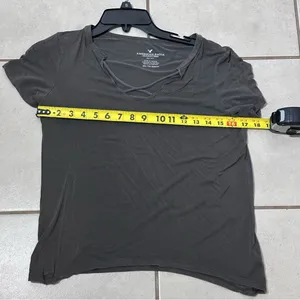 American Eagle Women Casual Gray/Black Top Size XS‎ thumbnail 6