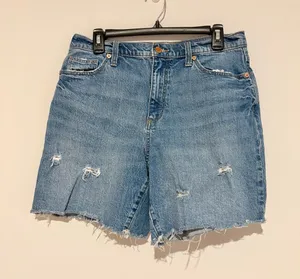 Universal Threads Vintage Bermuda distressed denim shorts light wash size 10/30R thumbnail 1
