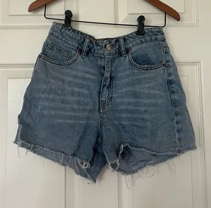 H&M Light Jean Shorts thumbnail 1