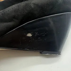 Kate Spade Black Suede Wedge Heels with‎ Patent Bow and Gold Studs - Size 10M thumbnail 7