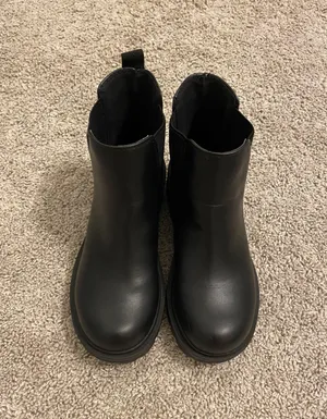 black boots Size 6.5 thumbnail 2