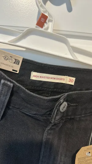 Levi’s Vintage High-Waisted Denim Mom Shorts thumbnail 4