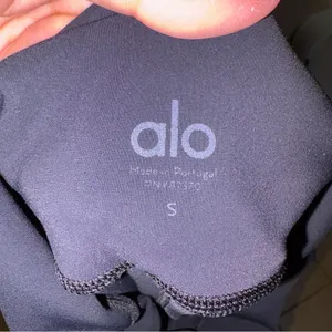 Alo Yoga Ripped Warrior women's leggings. Sz small. Preloved, excellent. thumbnail 9