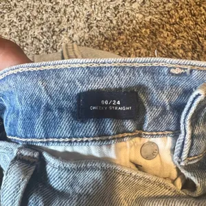 GAP Denim Cheeky‎ Straight Jeans Light Wash Ripped Distressed Raw Hem Size 00 24 thumbnail 3