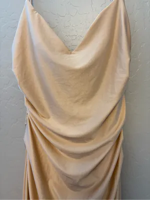 La Femme champagne sleeveless v-neck ruched dress with slit size 6 thumbnail 5