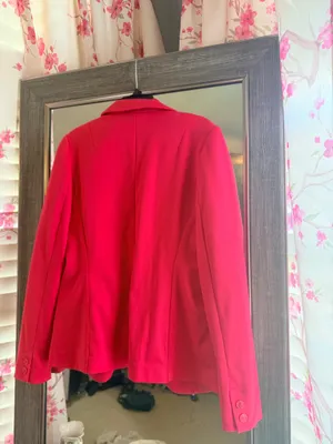 Hot pink blazer Size 6 thumbnail 4