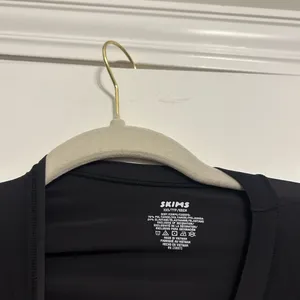 Skims Fits Everybody Tee Shirt thumbnail 3