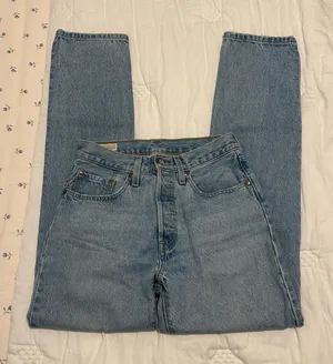 Levi’s 501 Blue Jeans Size 26 thumbnail 1
