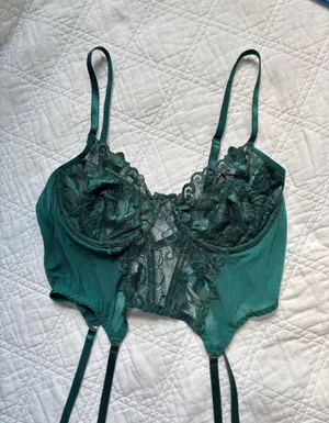 Green lace bra top Size M thumbnail 1