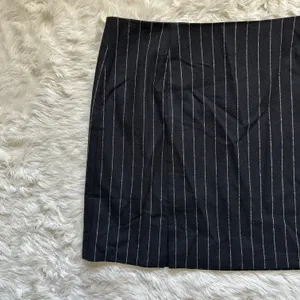 Skirt Wool-Blend Mini Pinstripe Italian Fabric Almost Black 12 NWT New thumbnail 7