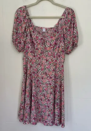 Old Navy Short Sleeve Fit & Flare Dress Sweetheart Neck Pink Ditzy Floral ~ Sz M thumbnail 1