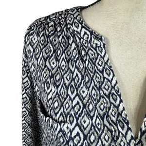 Roz & Ali Large Top Geometric Button-Up Stretch Long Roll-Tab Sleeves V-Neck thumbnail 5