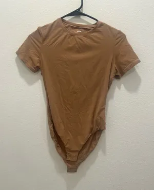 Skims Women’s Short-Sleeve Bodysuit in Brown - Classic Staple Size M thumbnail 1