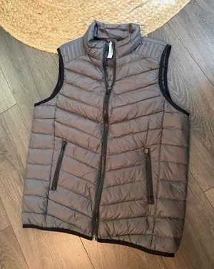 Fabletics Taupe Quilted Puffer Vest thumbnail 1