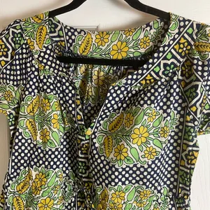 Floral Print Women's Top 100% cotton size medium thumbnail 3