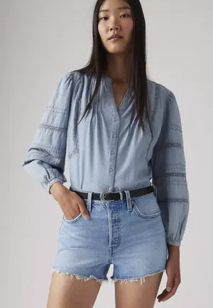 Levi's 501 Original Denim Shorts Womens 29 High Rise Raw Hem 2" Light Wash‎ NWT thumbnail 1