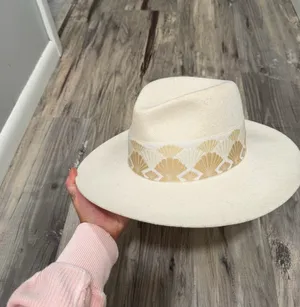 Olive & pique free people cream white brimmed hat fedora with seashells thumbnail 4