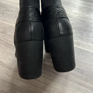 Vionic Carnelia Black Leather Ankle Boots Waterproof Booties with Buckle 7 thumbnail 8