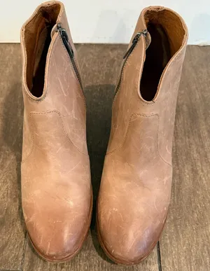 Frye‎ Nora Short Zipper Boot Almond Toe Tan Block Heel Womens Size 8.5B thumbnail 1