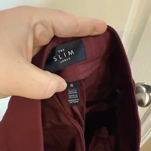 White House | Black Market Elegant Burgundy Women's Capris thumbnail 6