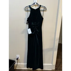 Betsy & Adam Hunter green velvet halter-neck evening gown Dress Size 8 thumbnail 3